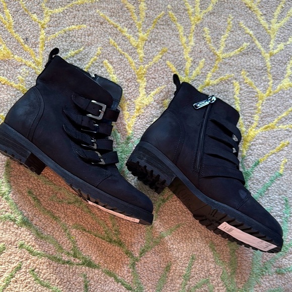 Blondo buckle, suede, block heel waterproof boots 6.5 NWT - Picture 1 of 6